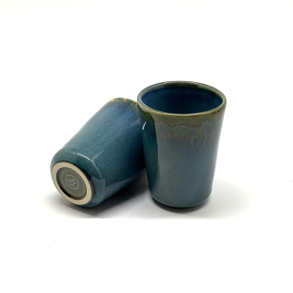 Grüne Keramik Espresso Tasse von Terrafina aus Portugal handgefertigt