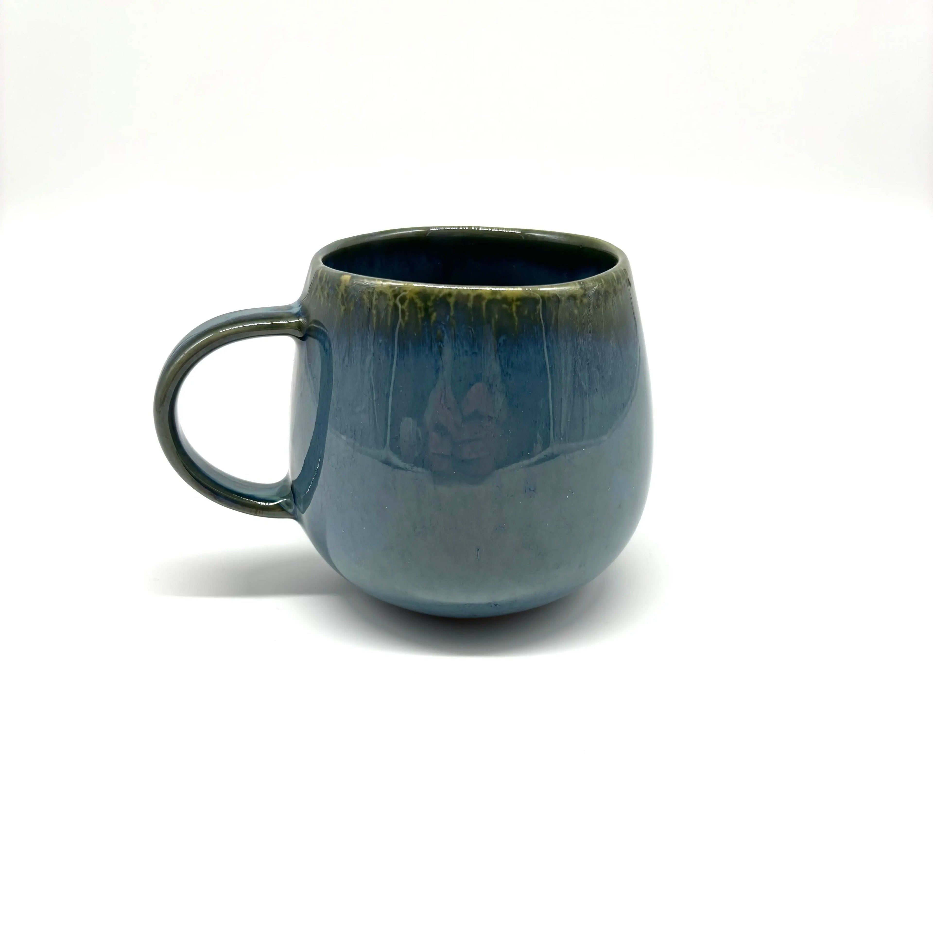 Grüne Keramik Tasse aus Portugal mit Griff