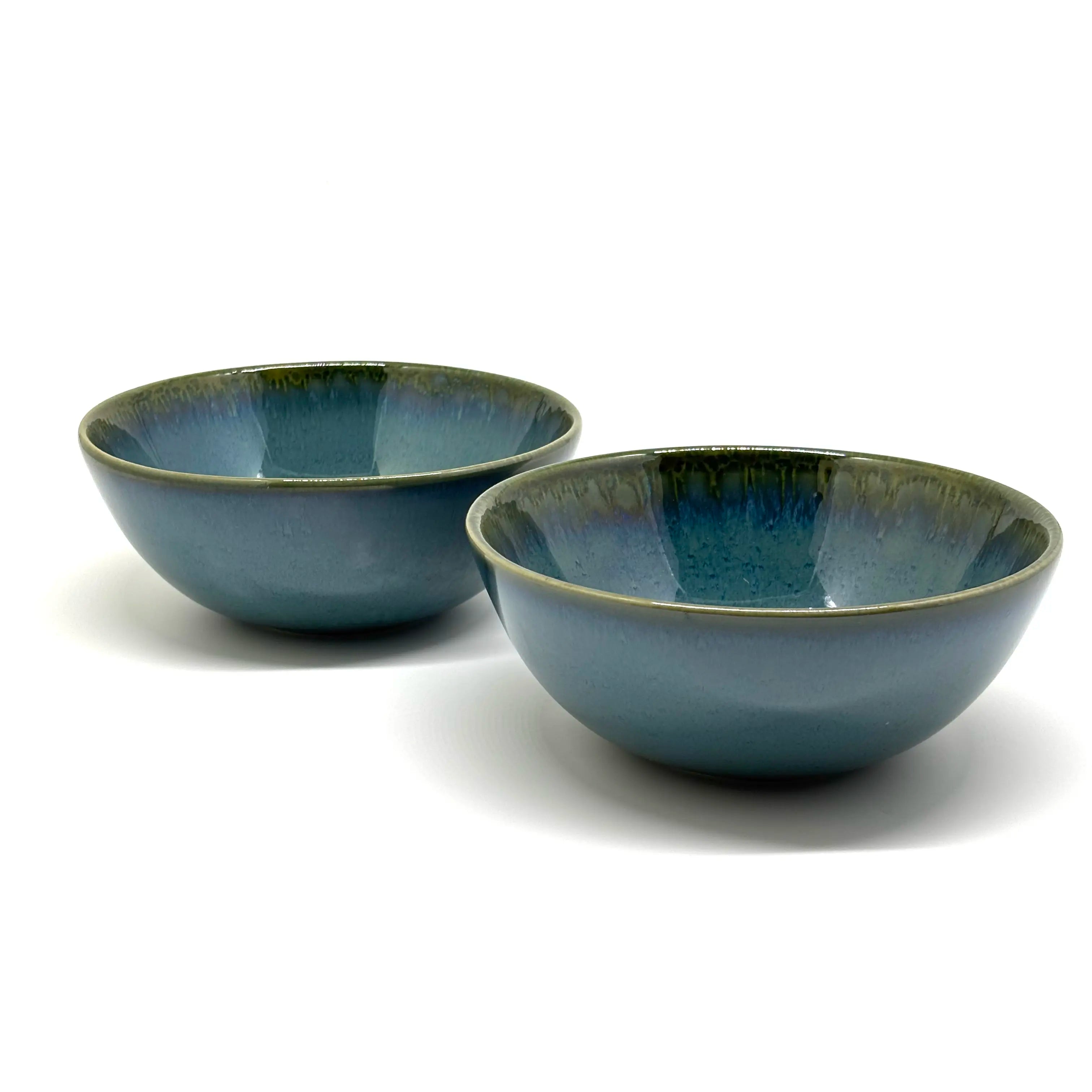 Kleine Keramik Schüsseln in der Farbe blau für Desserts oder Beilagen