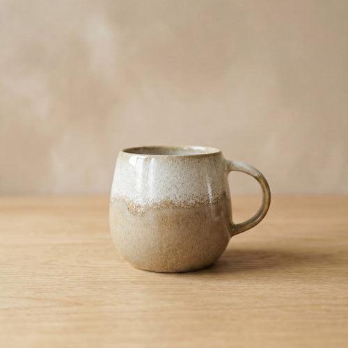 Bunte Keramik Tasse in braun hergestellt in Portugal mit Griff