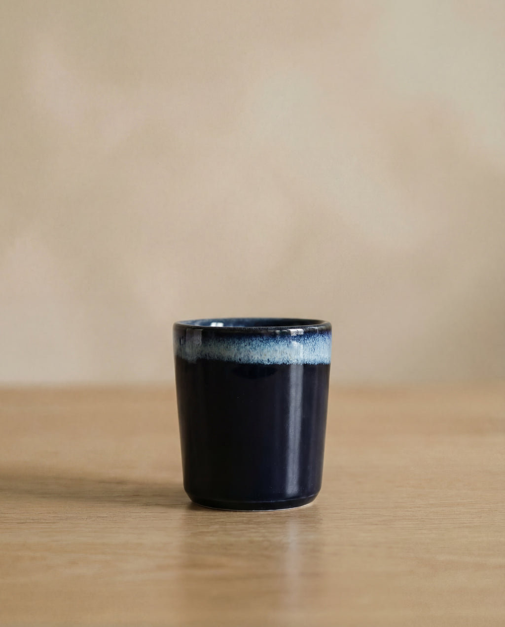 Blaue Espresso Tasse aus Keramik handgefertigt aus Portugal