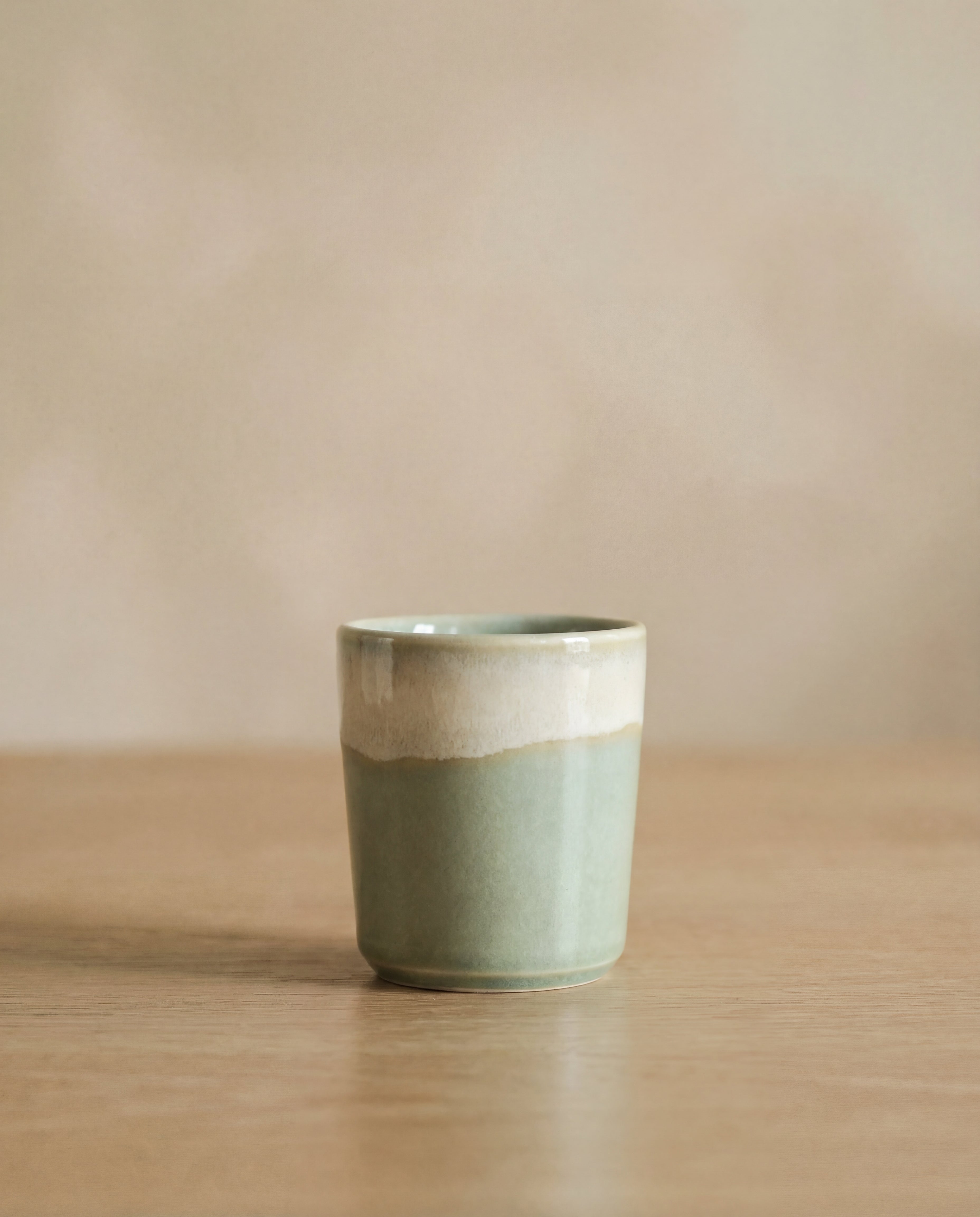 Grüne Espresso Tasse aus Keramik handgefertigt aus Portugal